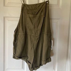 Billabong short overalls